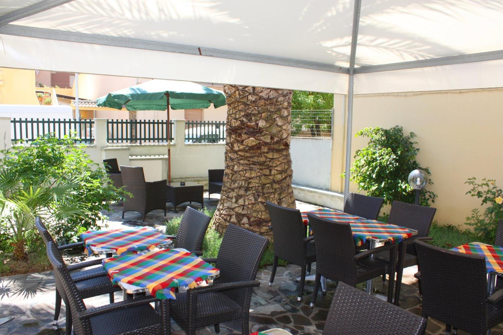 Hotel Alguer Екстер'єр фото