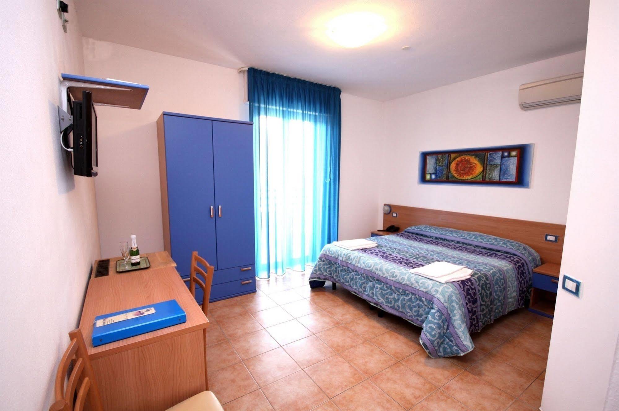 Hotel Alguer Екстер'єр фото